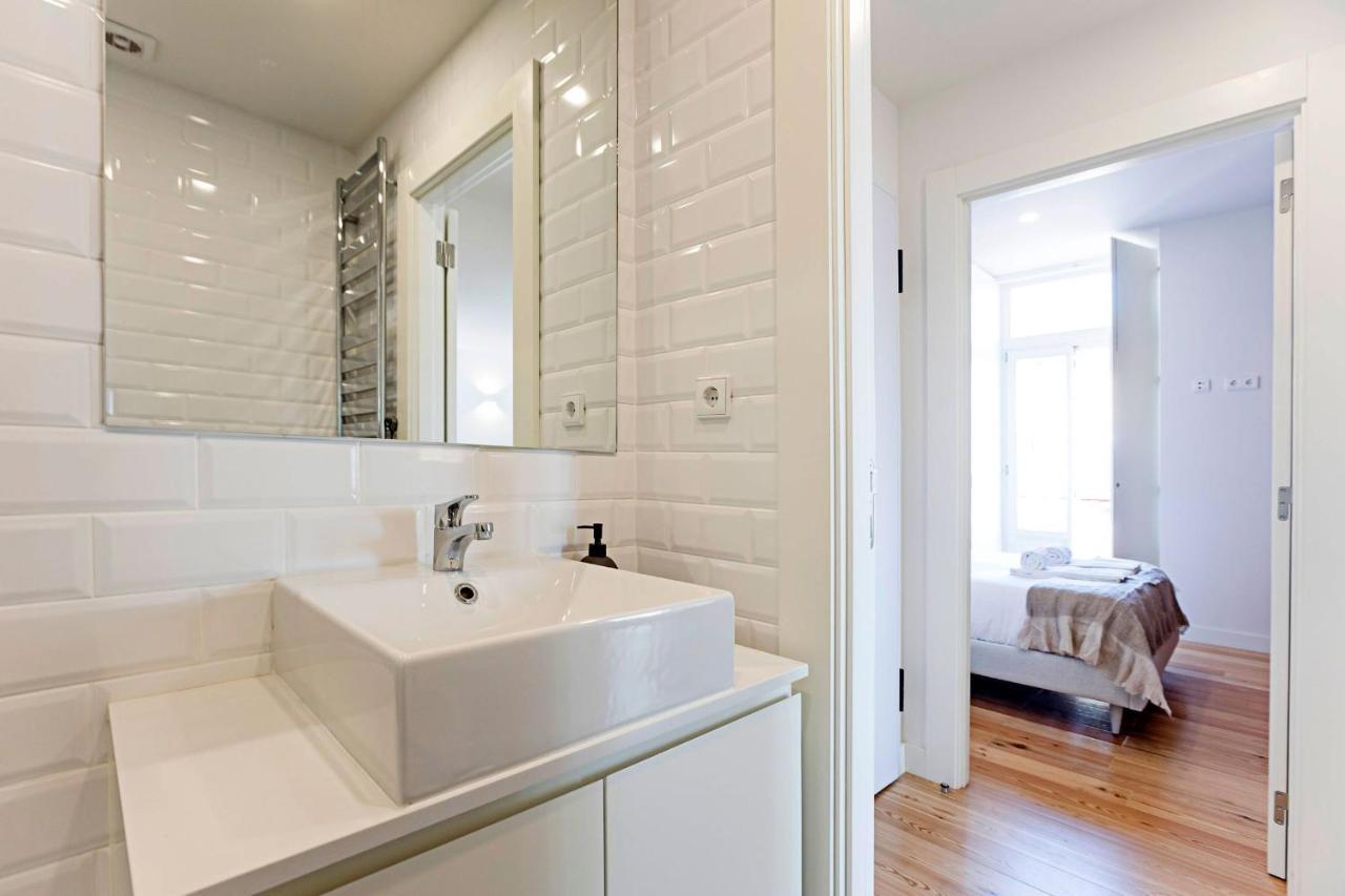 Stunning Duplex Near River By Lovelystay Porto Luaran gambar